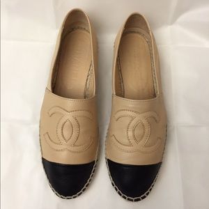 CHANEL Espadrilles in Beige/Black